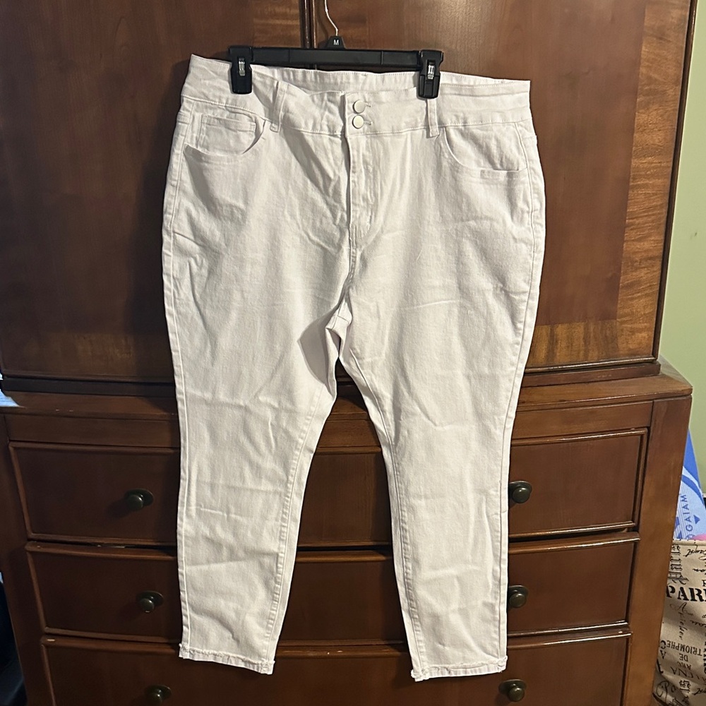 Source Unknown Off-White Cropped Pants